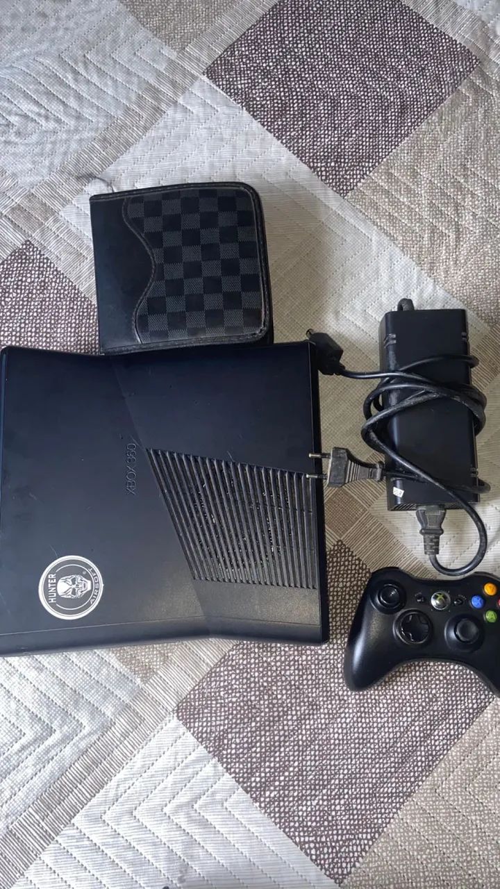 Xbox 360 funcionando, com a fonte original, dois controles e 30 jogos. - Foto 5