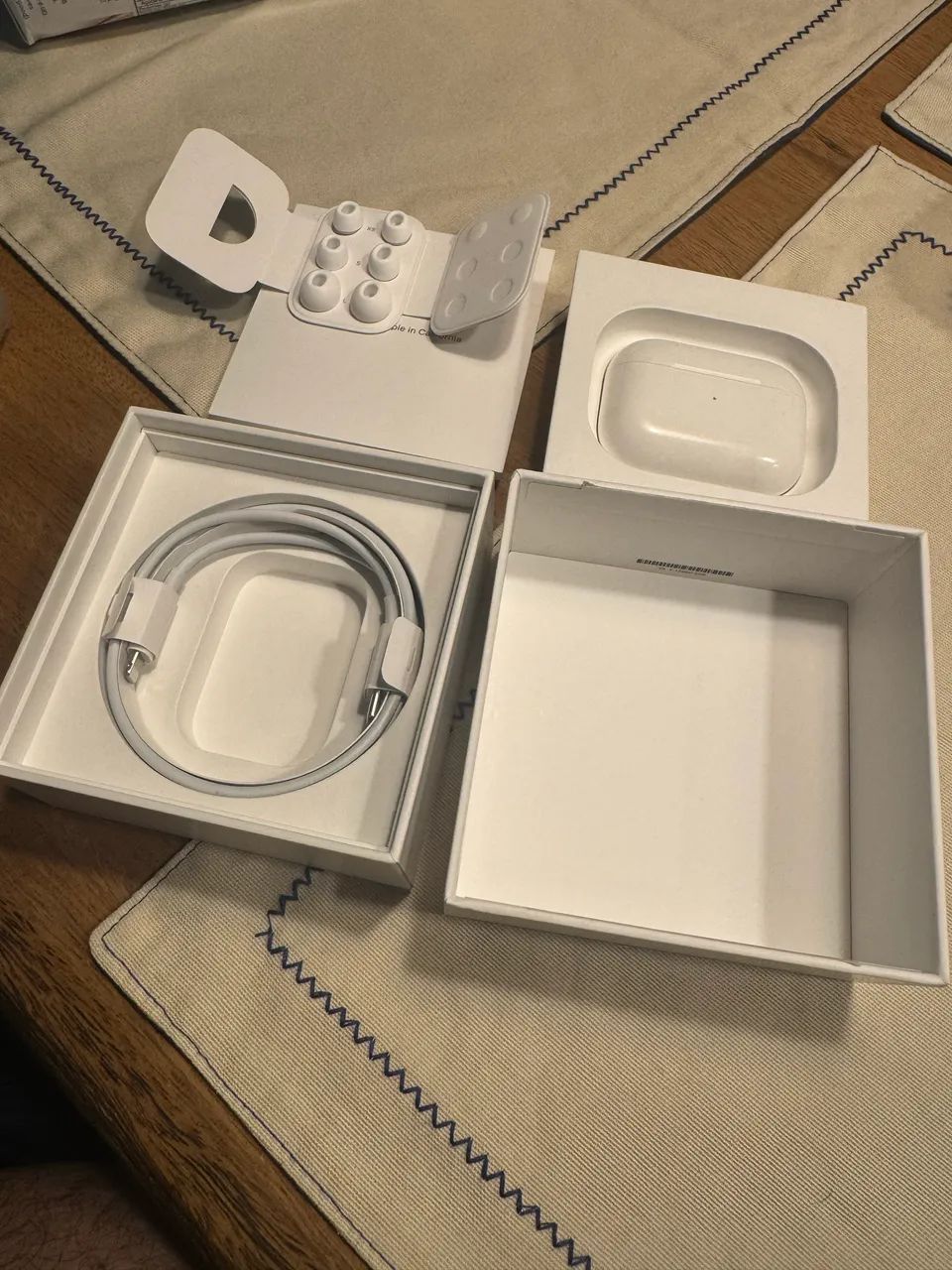 AirPods Pro 2nd Gen seminovo - Fones de Ouvido - Pompéia, Santos