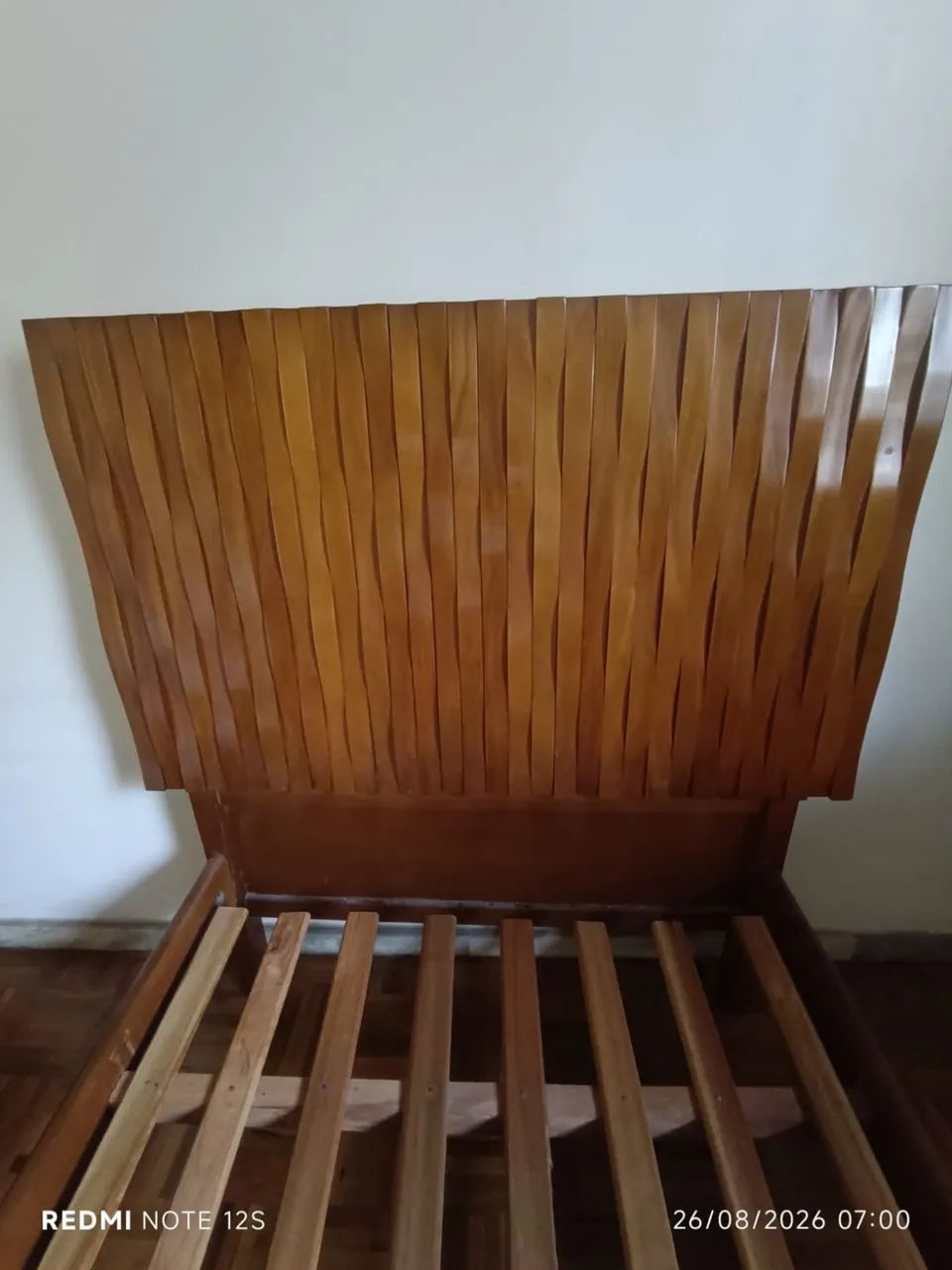 Cama de Madeira sem Colchão em bom estado - Foto 2