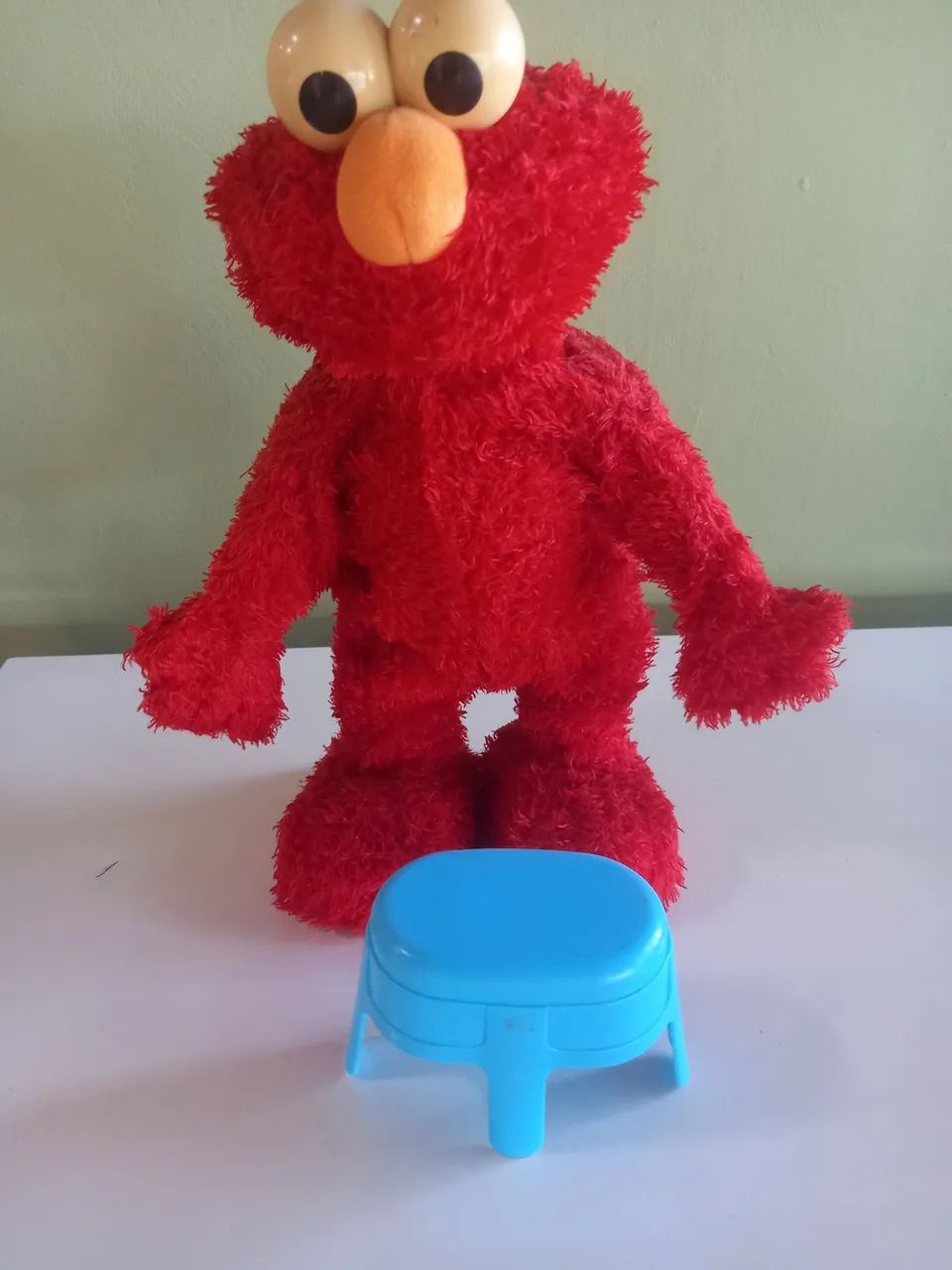 Brinquedo antigo. Elmo.