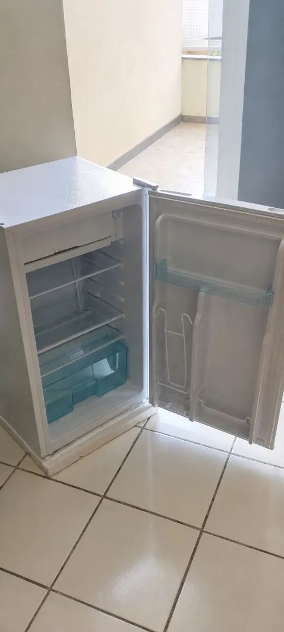 Frigobar 93 litros branco Midea 