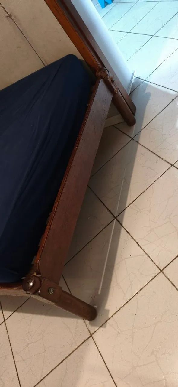 Cama de madeira maciça  - Foto 4