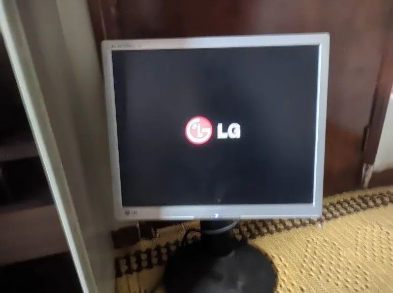Monitor LG flatron L1742P sem defeitos 
