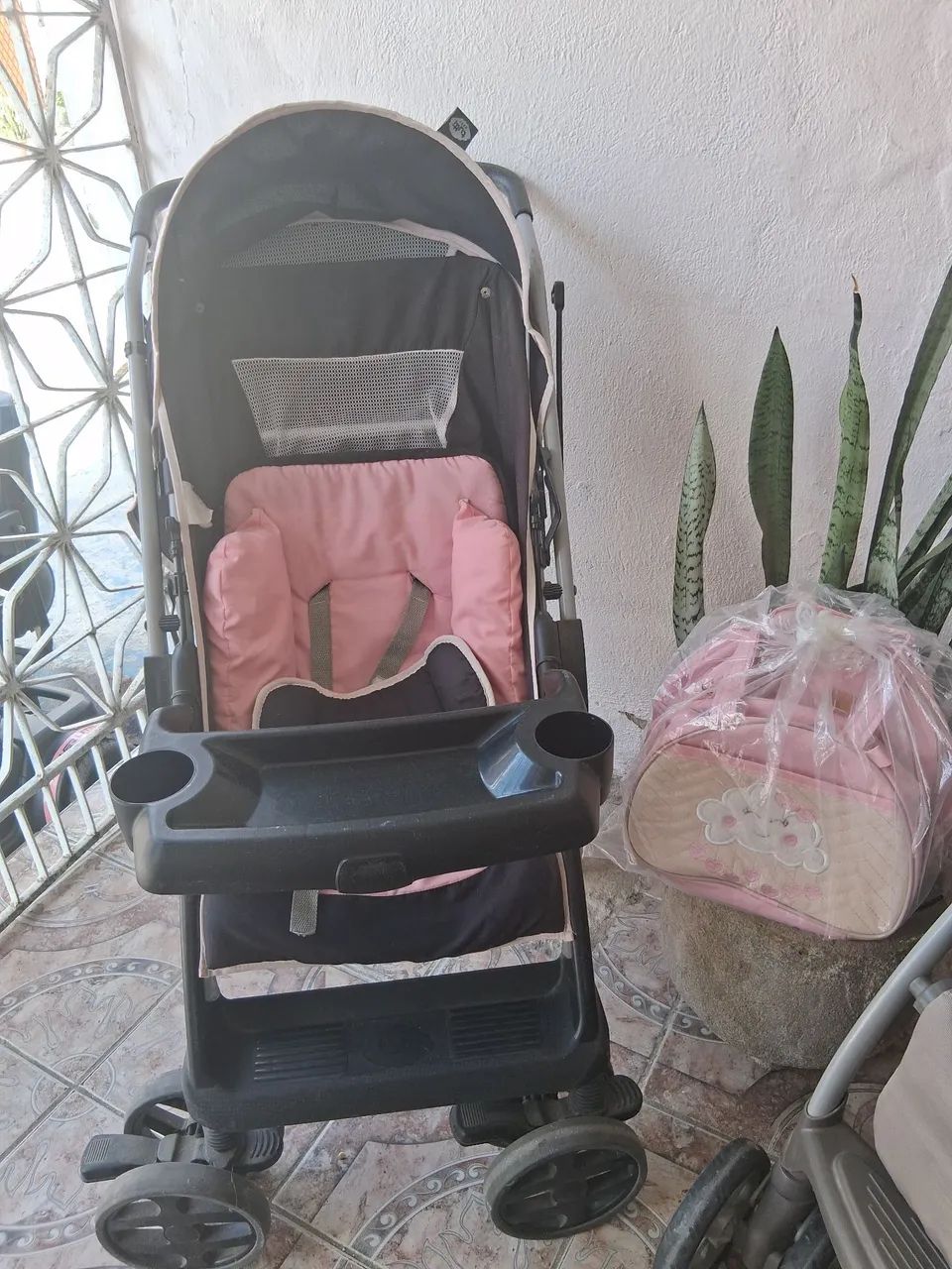 VENDO DOIS CARRINHS DE BEBÊ