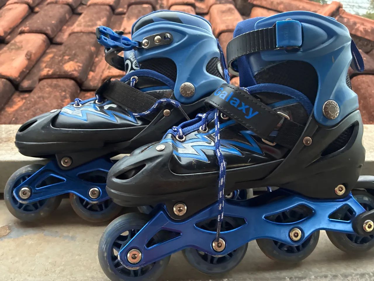 Patins com capacete  - Foto 3