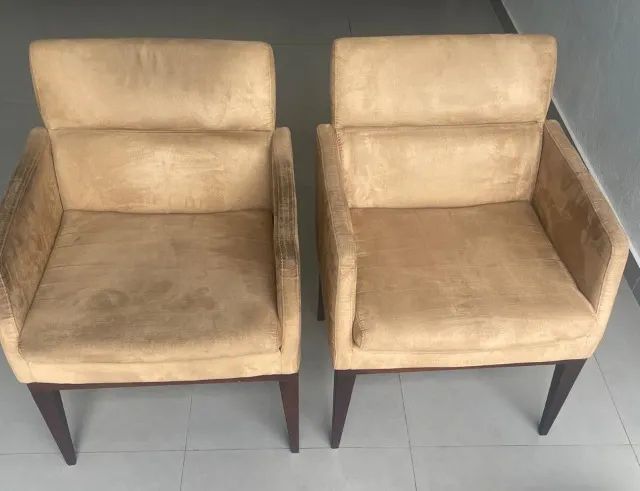 Poltronas em tecido, em condições de uso, duas peças