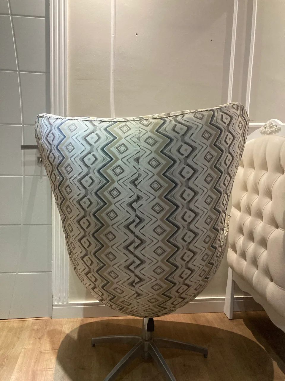 Poltrona Decorativa Giratória Estilo Egg - Moderna e Confortável - Foto 4