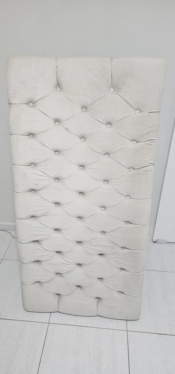 Cabeceira estofada suspensa (cama casal 1,40 m)