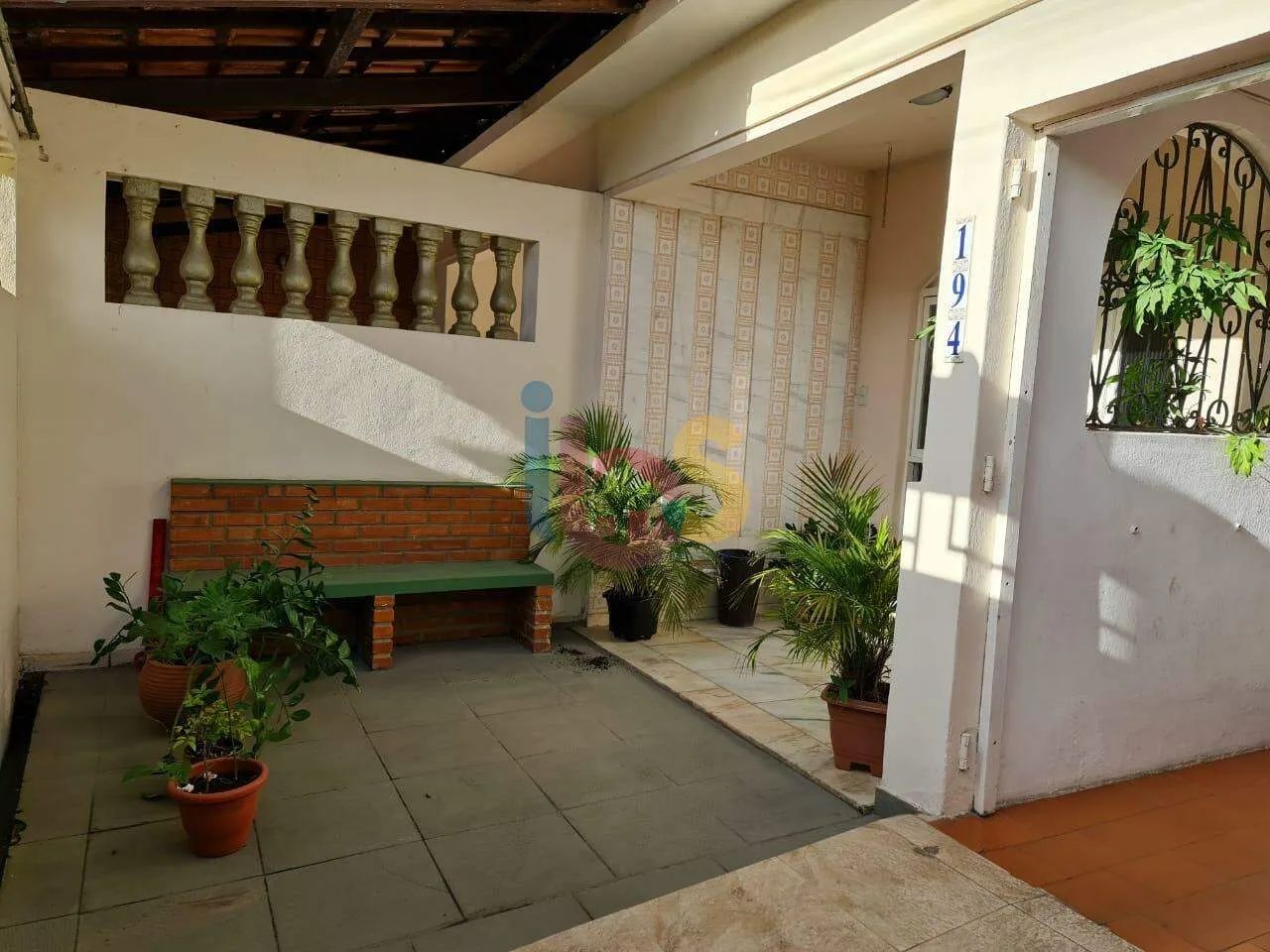 VENDO CASA COM VISTA MAR