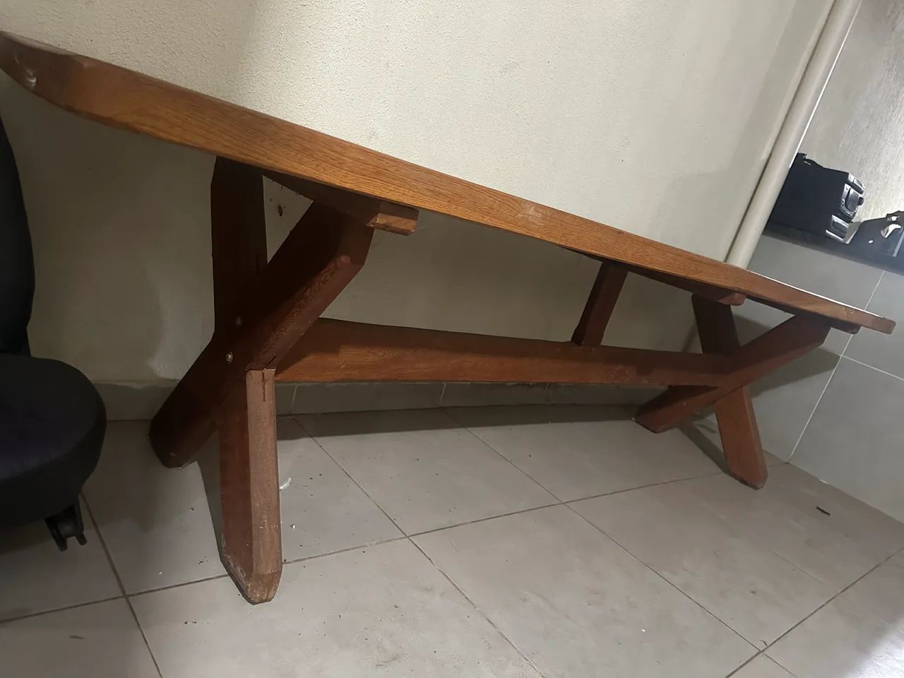Mesa 3mt/0,80 cm, cama Box, sofá 