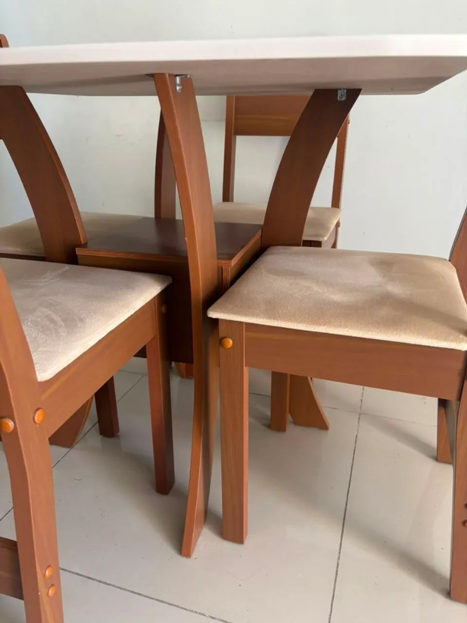 Conjunto mesa quadrada com 4 cadeiras - Foto 2