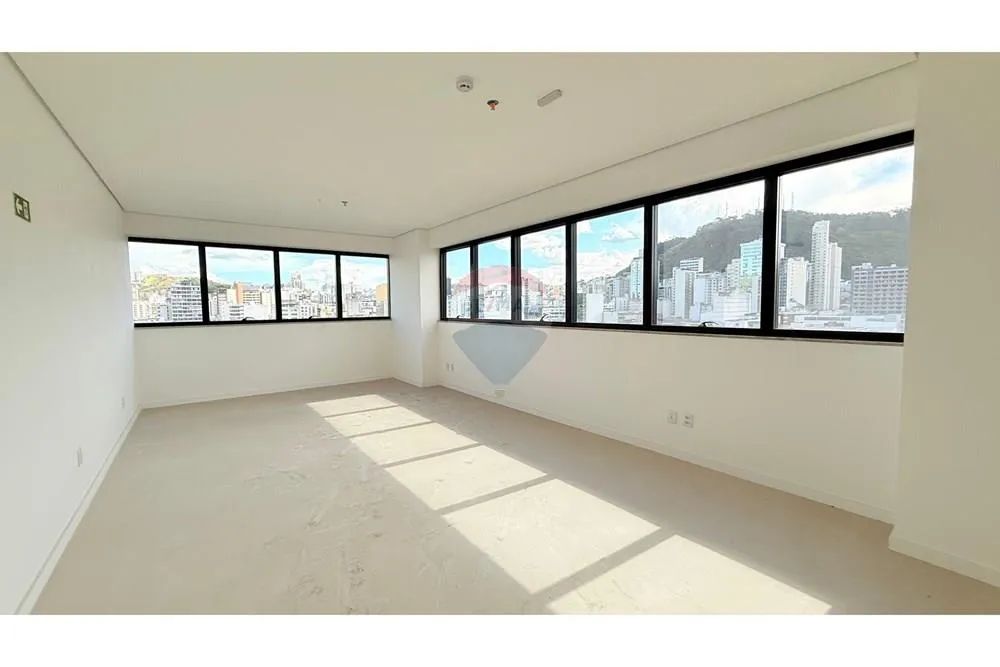 Sala comercial para locação no centro de Juiz de Fora