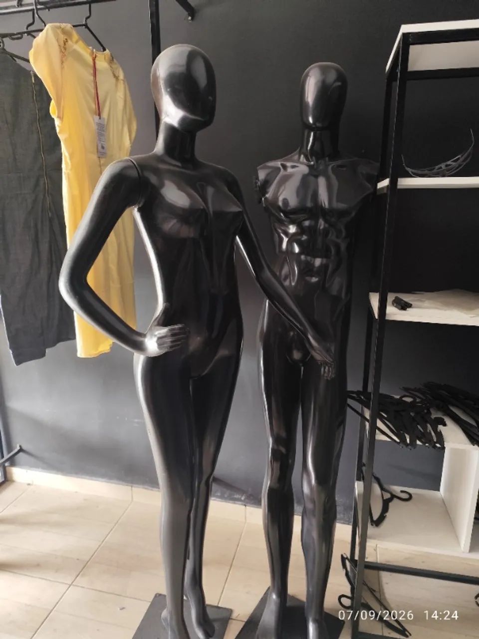 Manequim masculino e feminino 
