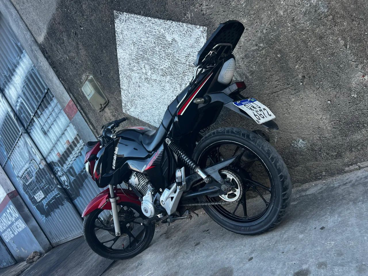 Moto bem conservada.