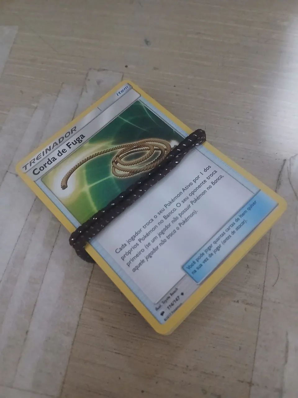 Pila de 30 cartas de itens pokémon 