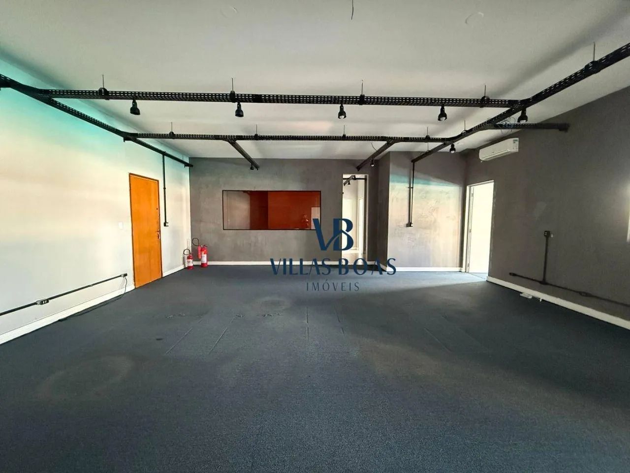 Sala Comercial de 150m² para Locação  Jardim Aquarius