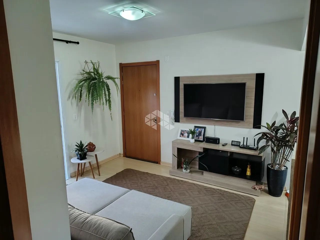 APARTAMENTO 2 QUARTOS SEMIMOBILIADO COM SACADA E CHURRASQUEIRA - Foto 2