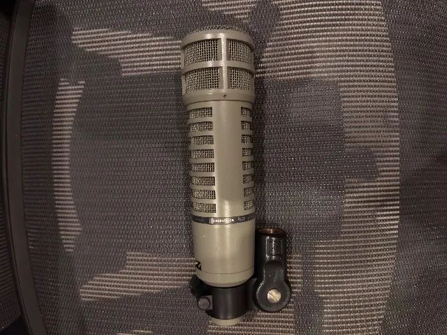 microfone Electro Voice RE20 dinâmico  - Foto 2