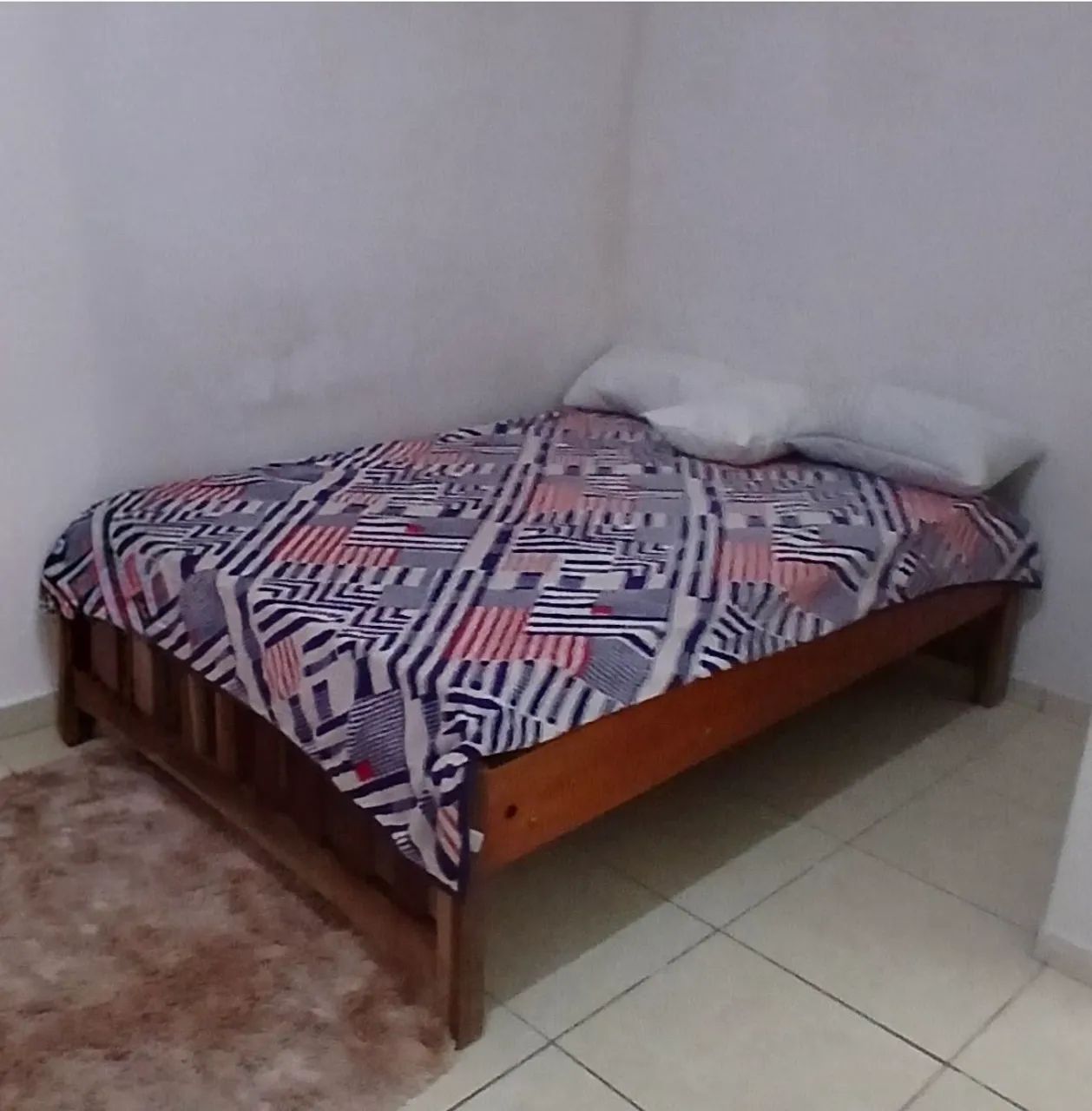 Cama de madeira , só o quadrado - Foto 2