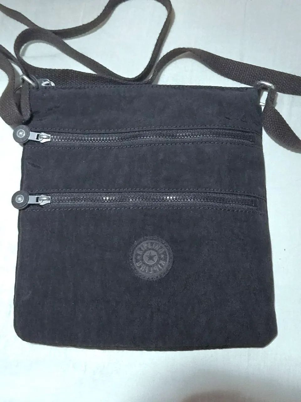 Bolsa Kipling Original Preta Transversal 3 Zíperes + Chaveiro Macaco - Foto 2