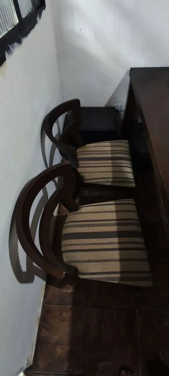 Mesa de madeira com vidro no meio - Foto 5