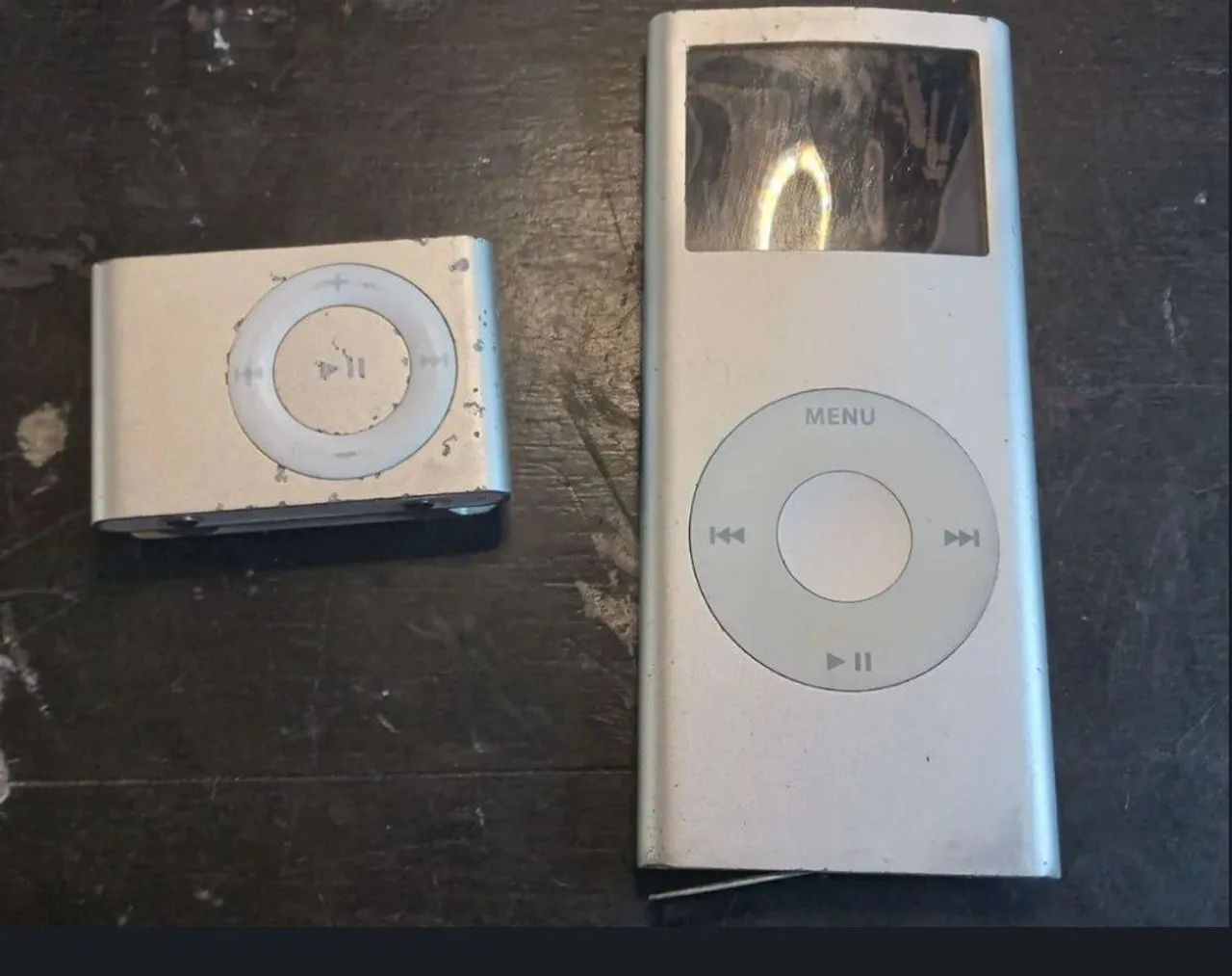 1 iPod Shuffle e 1 iPod Nano de 2ª geração, ambos da Apple.  LEIA O ANÚNCIO  - Foto 5