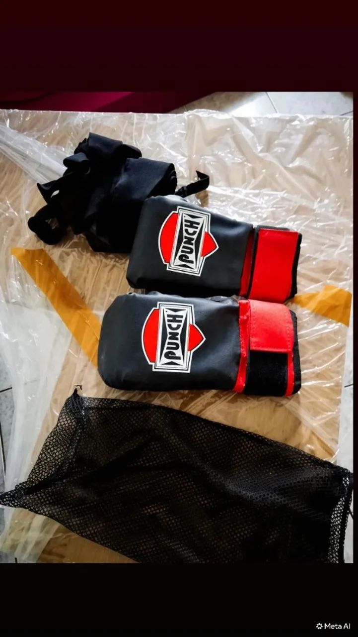 Luvas e bandagens de boxe novas ( bate saco). 