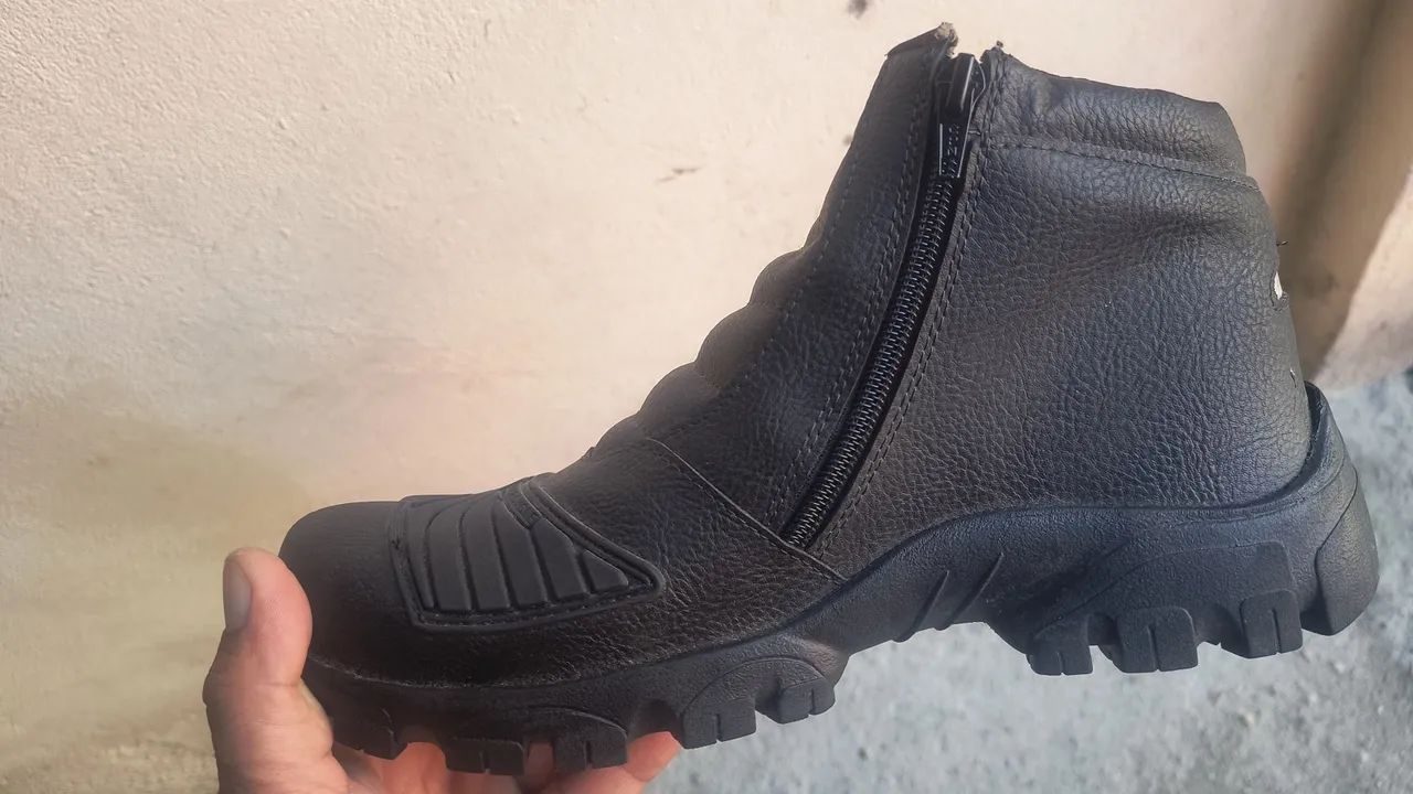 Vendo bota nova tamanho 41 - Foto 5