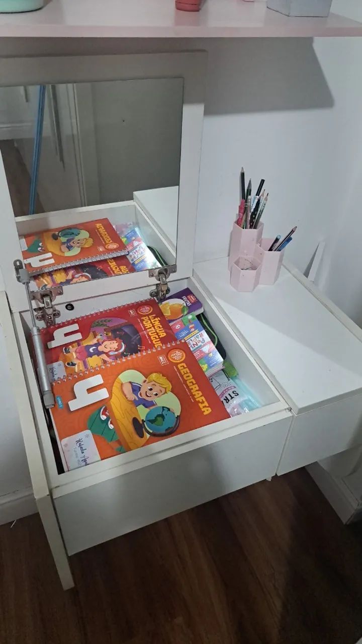 Escrivaninha + Penteadeira
