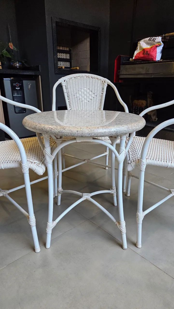 Mesa de granito com 4 cadeiras de varanda - conjunto completo - Foto 2