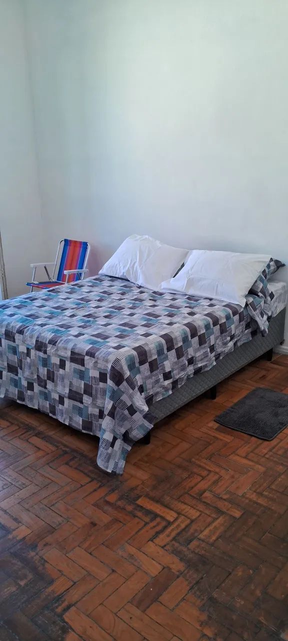 QUARTO MOBILIADO AMPLO E AREJADO! 