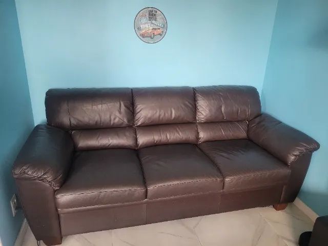 Sofá de couro legítimo e mesa nova com 6 cadeiras 439340735681669121