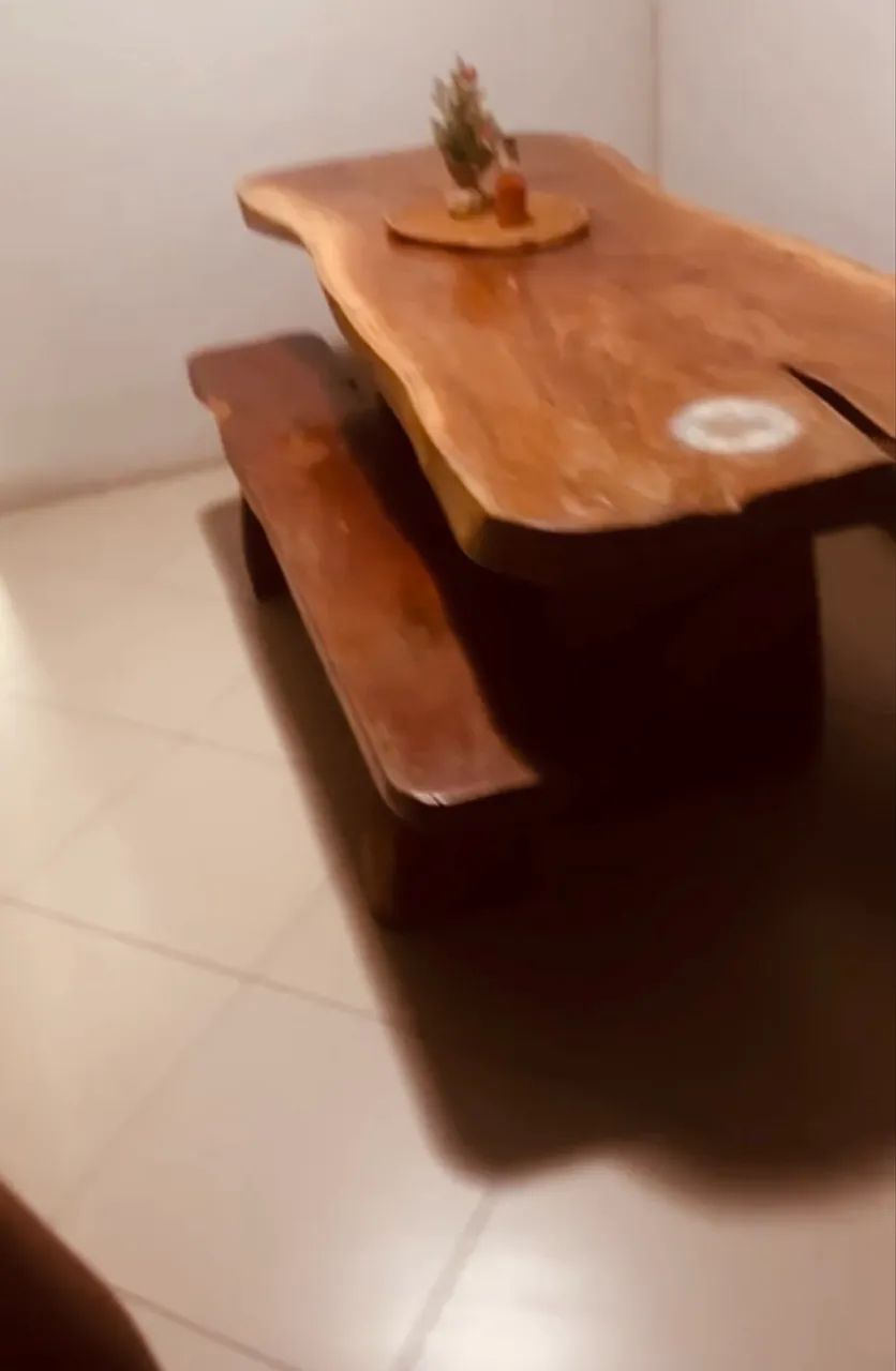 Mesa e banco de madeira maciça  - Foto 2