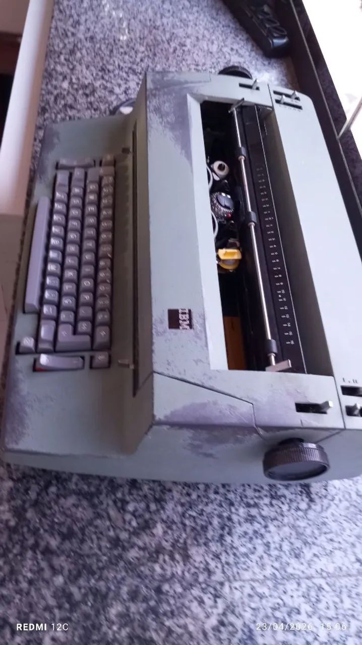 MÁQUINA DE ESCREVER IBM 82 C ELÉTRICA 