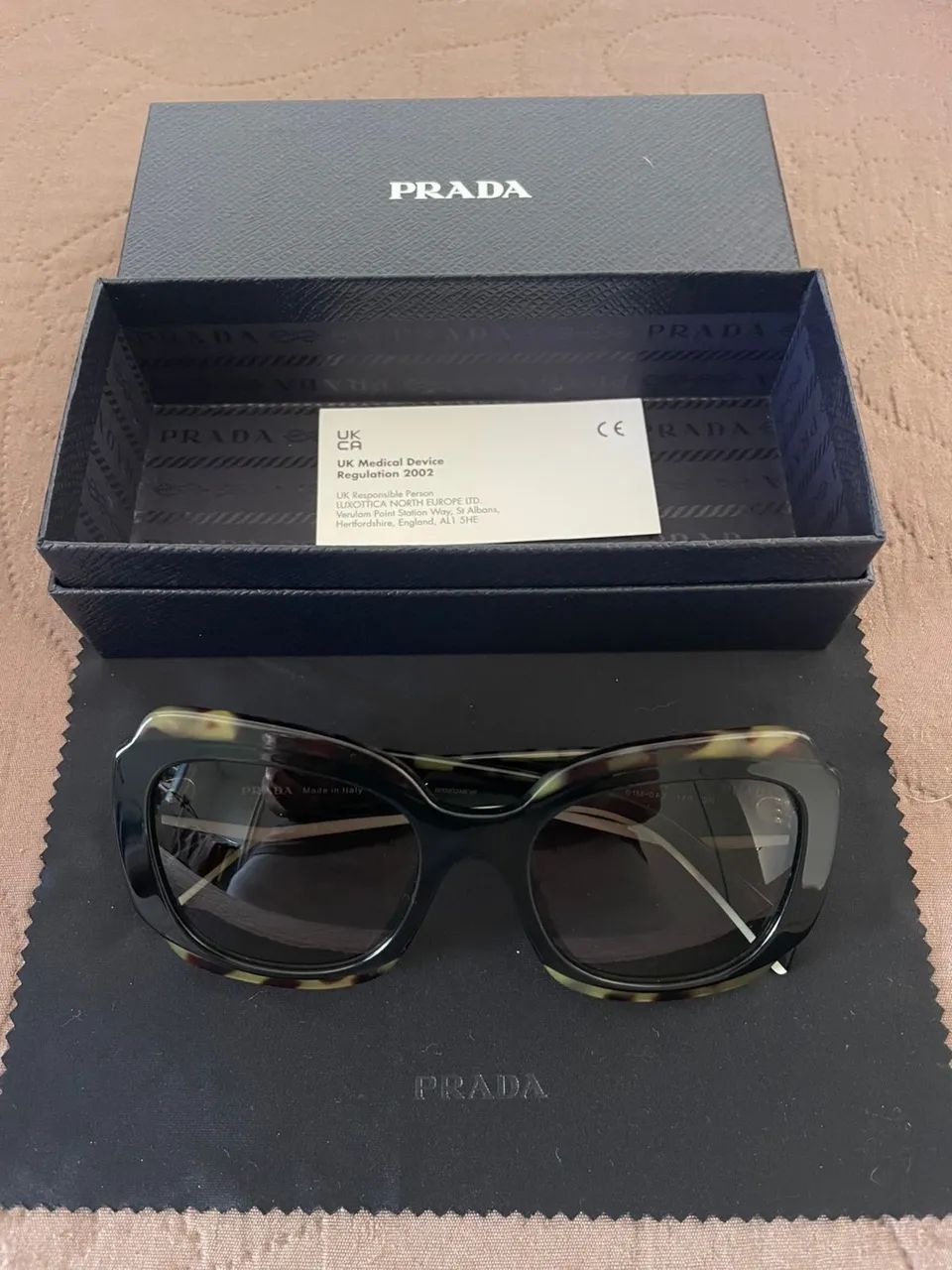 Vendo Óculos PRADA na caixa 
