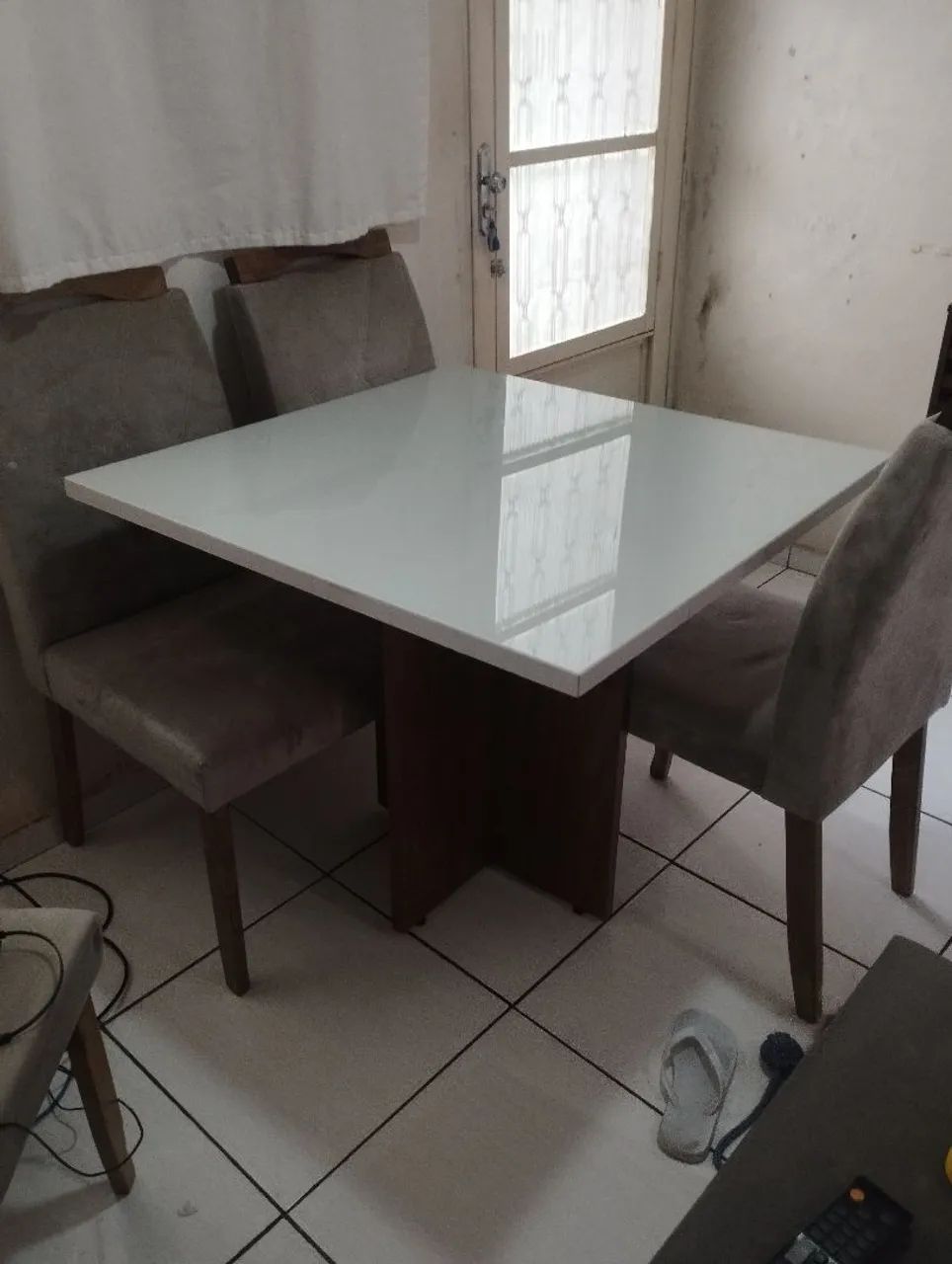 Mesa com Tampo de vidro com 4 cadeiras - Foto 3
