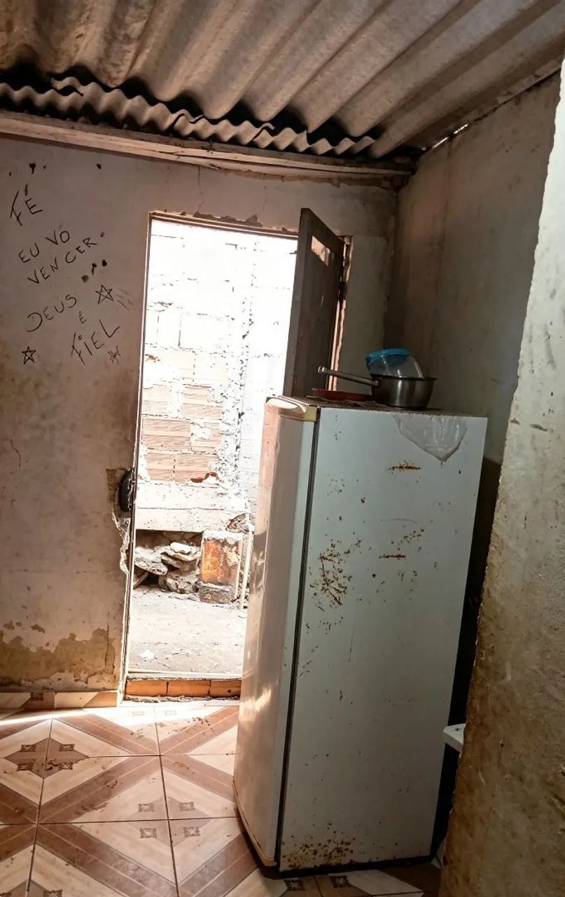 Alugo quarto com banheiro dentro da comunidade da light realengo   - Foto 2