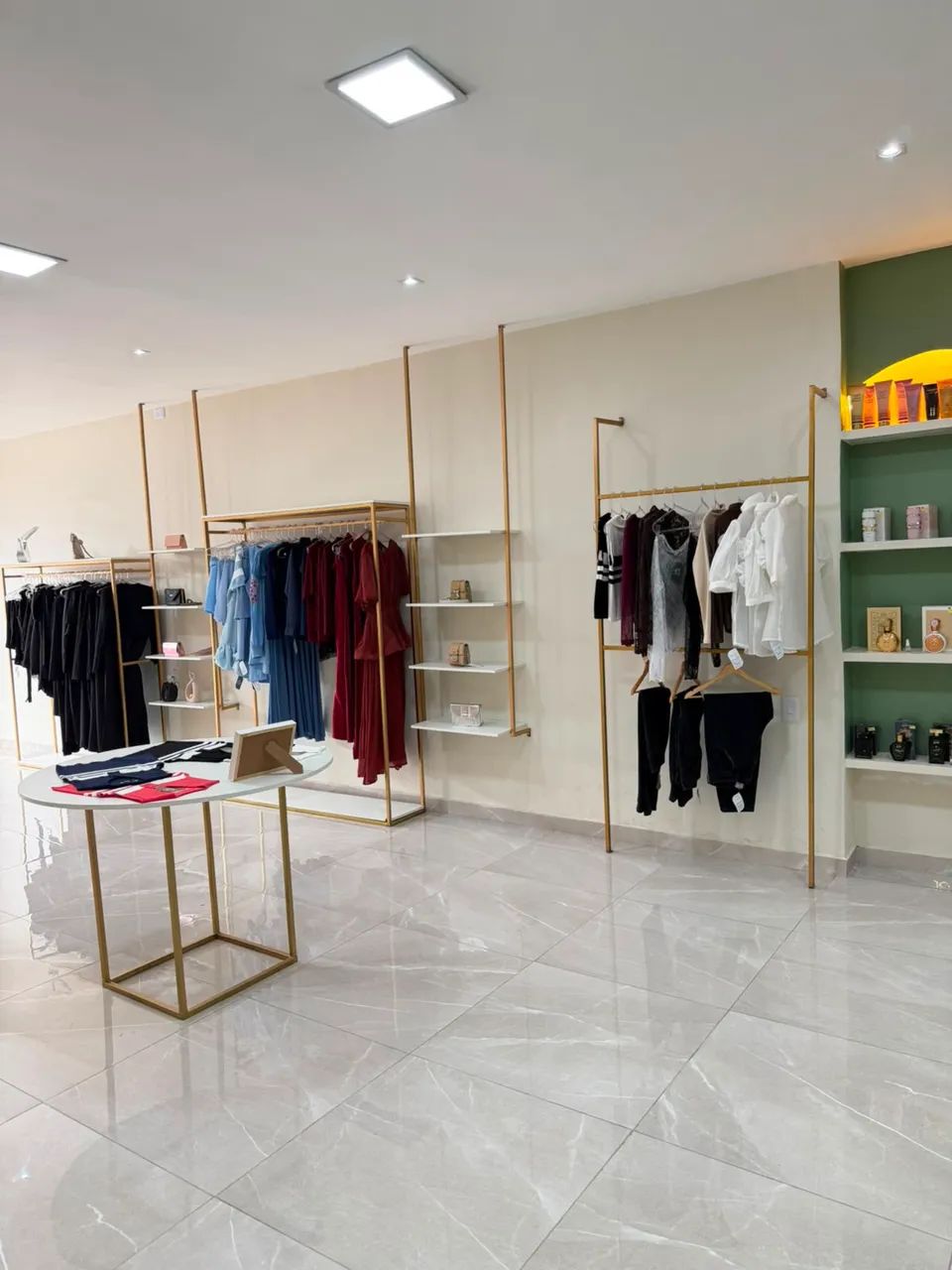 Loja -  vendo coisas separadas ou ela completa estilo boutique. - Foto 4