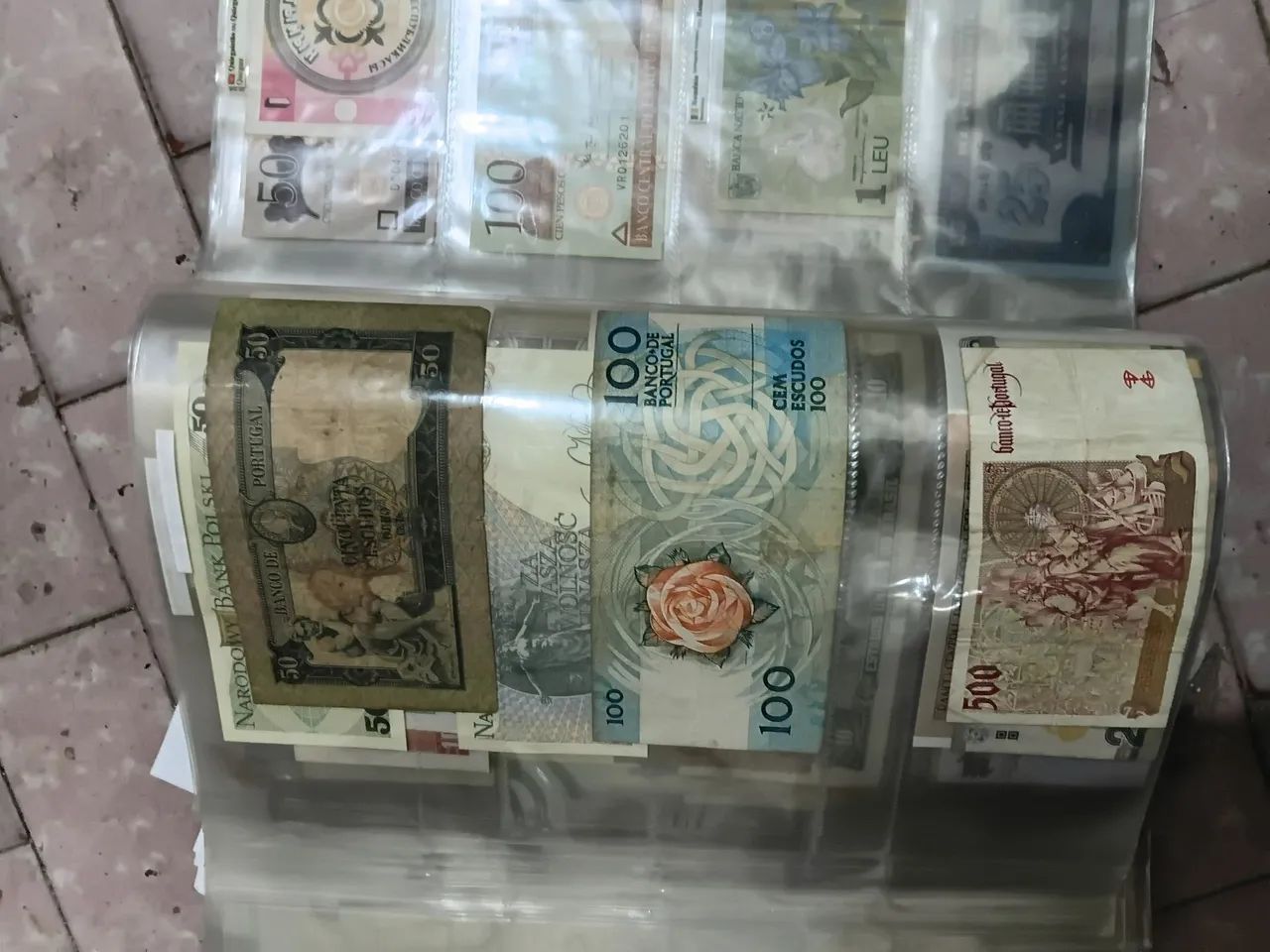 Coleção de cedulas e moedas