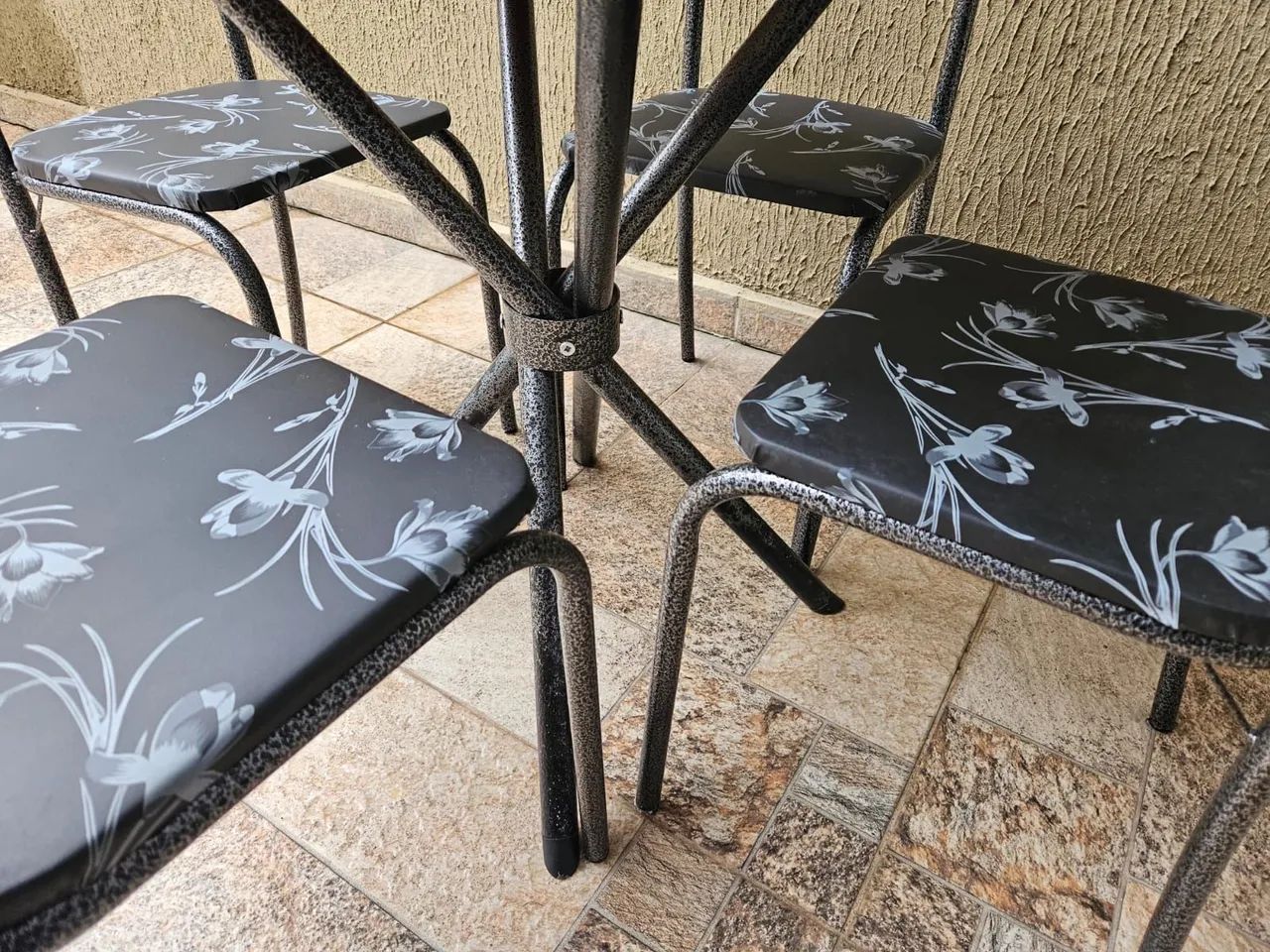 Mesa com 4 cadeiras, Entrego também!! - Foto 3
