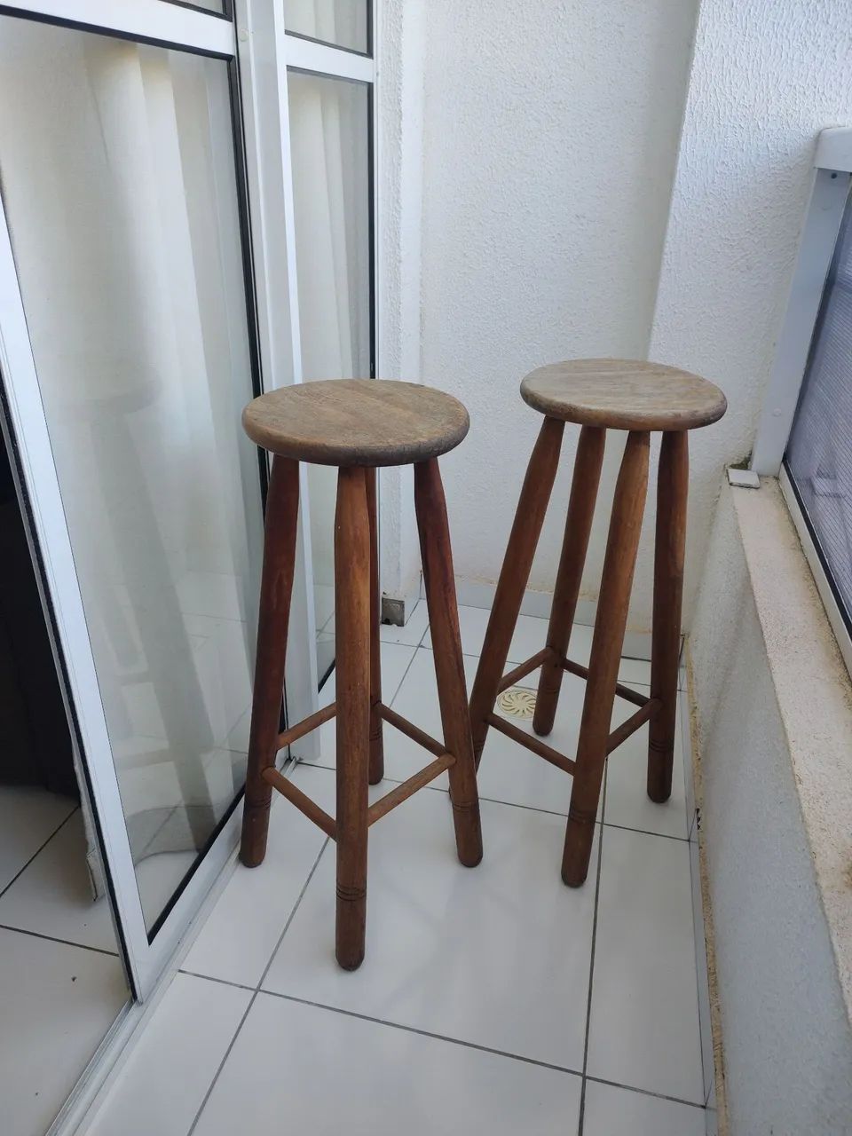 Bancos de madeira 160,00 os dois  - Foto 2