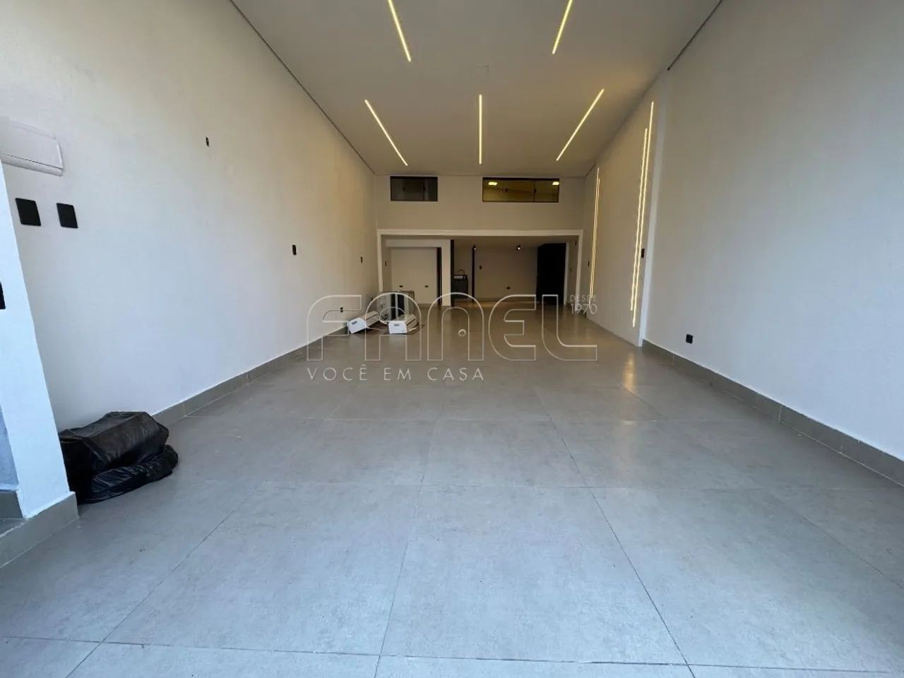 Loja Comercial com 2 vagas perto Metrô Vila Sônia.