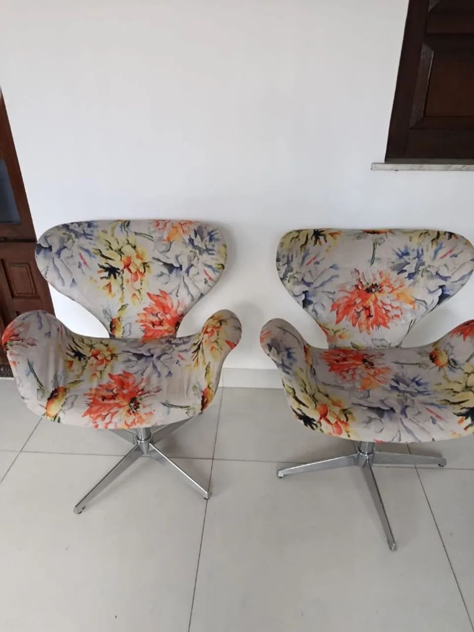 Vendo duas poltronas estofada