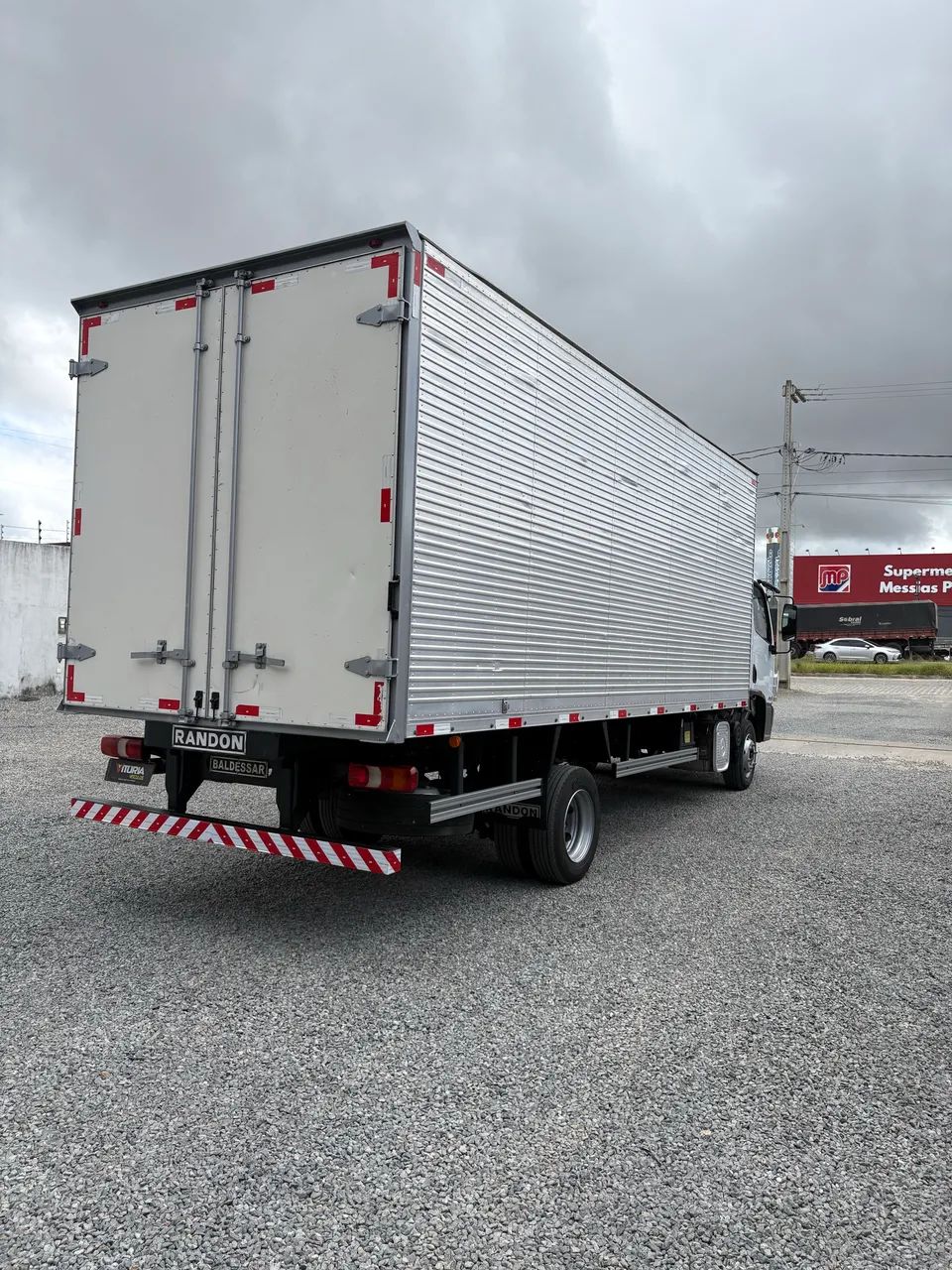 Accelo 815 baú 2022 - Foto 4