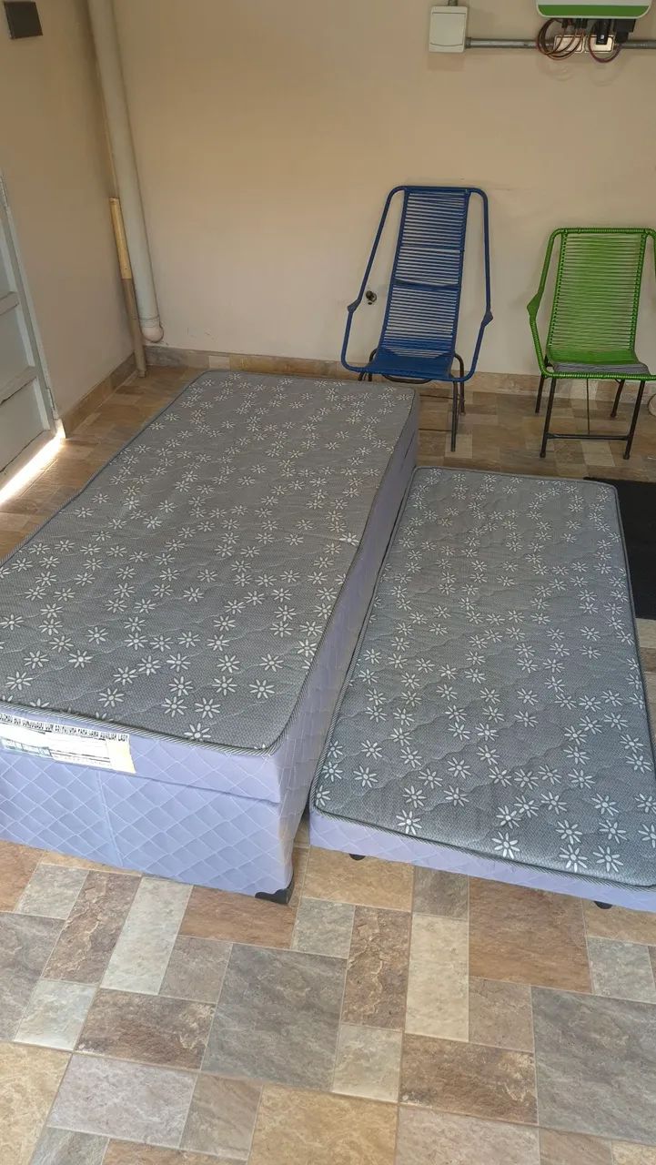 Cama de solteiro com cama auxiliar e colchões - Ótimo estado - Foto 2