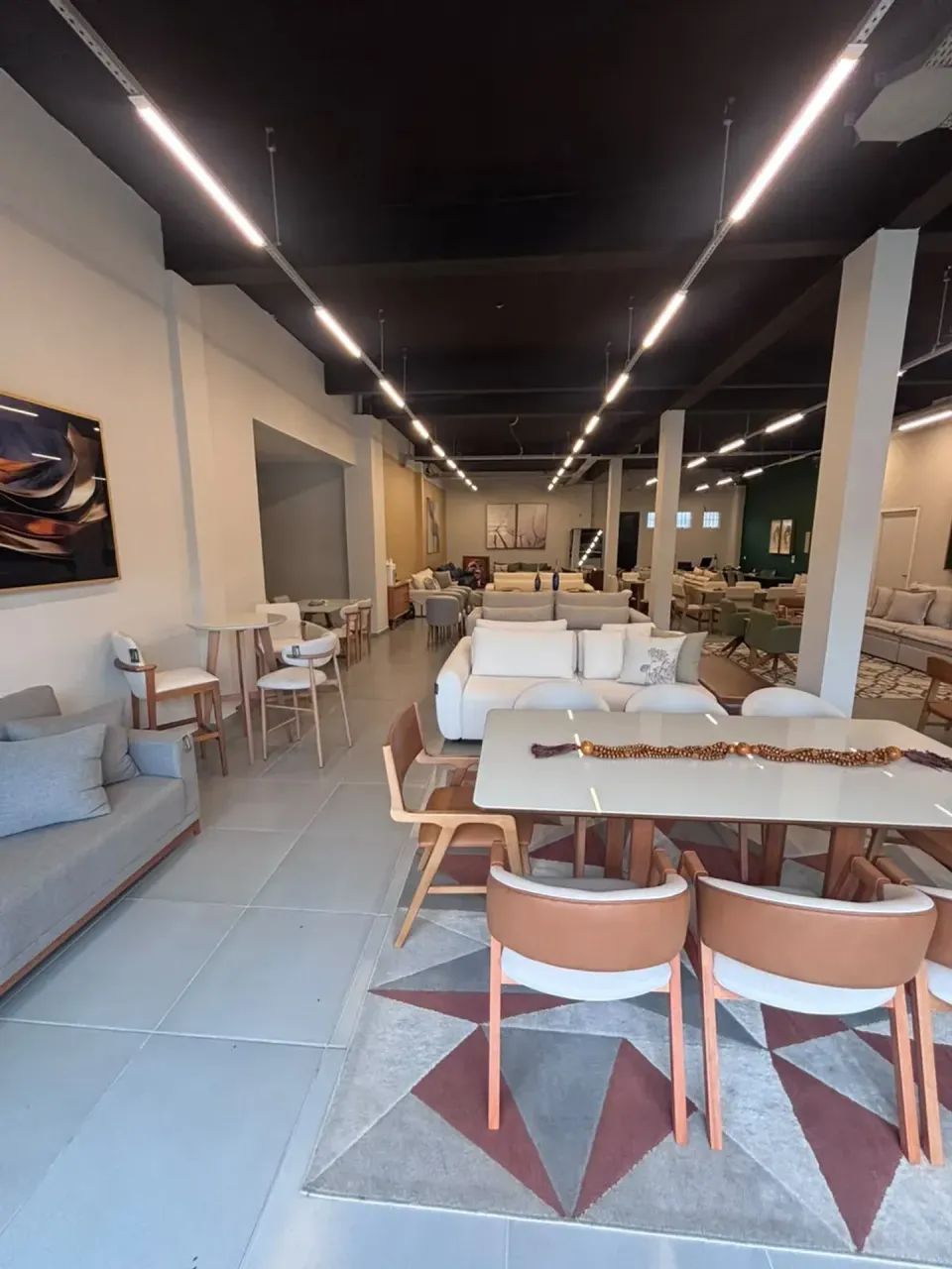 Excelente Oportunidade Comercial: Espaço Versátil e Moderno na Rua José Neves - Foto 5