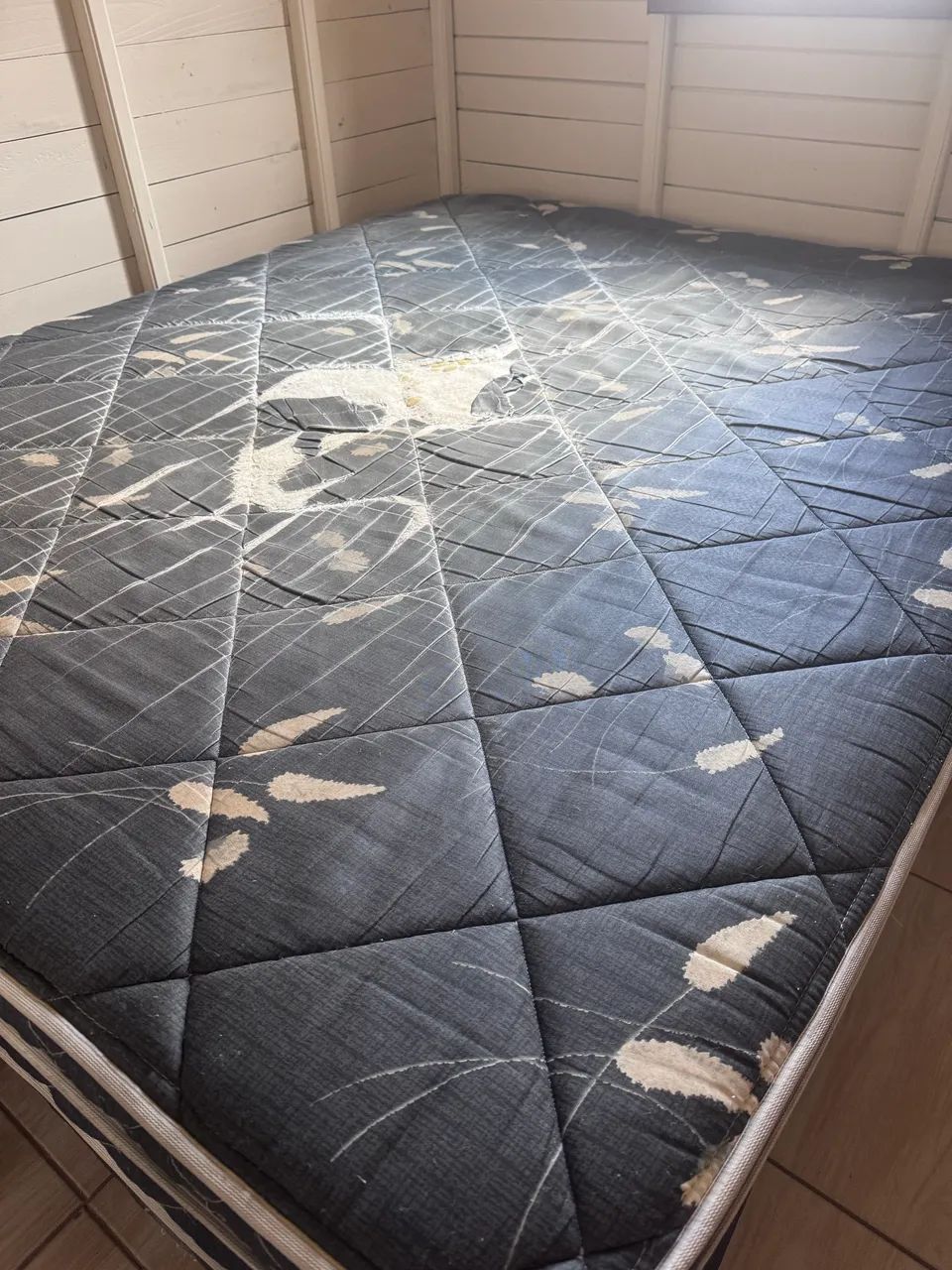 DOAÇÃO - cama box queen 