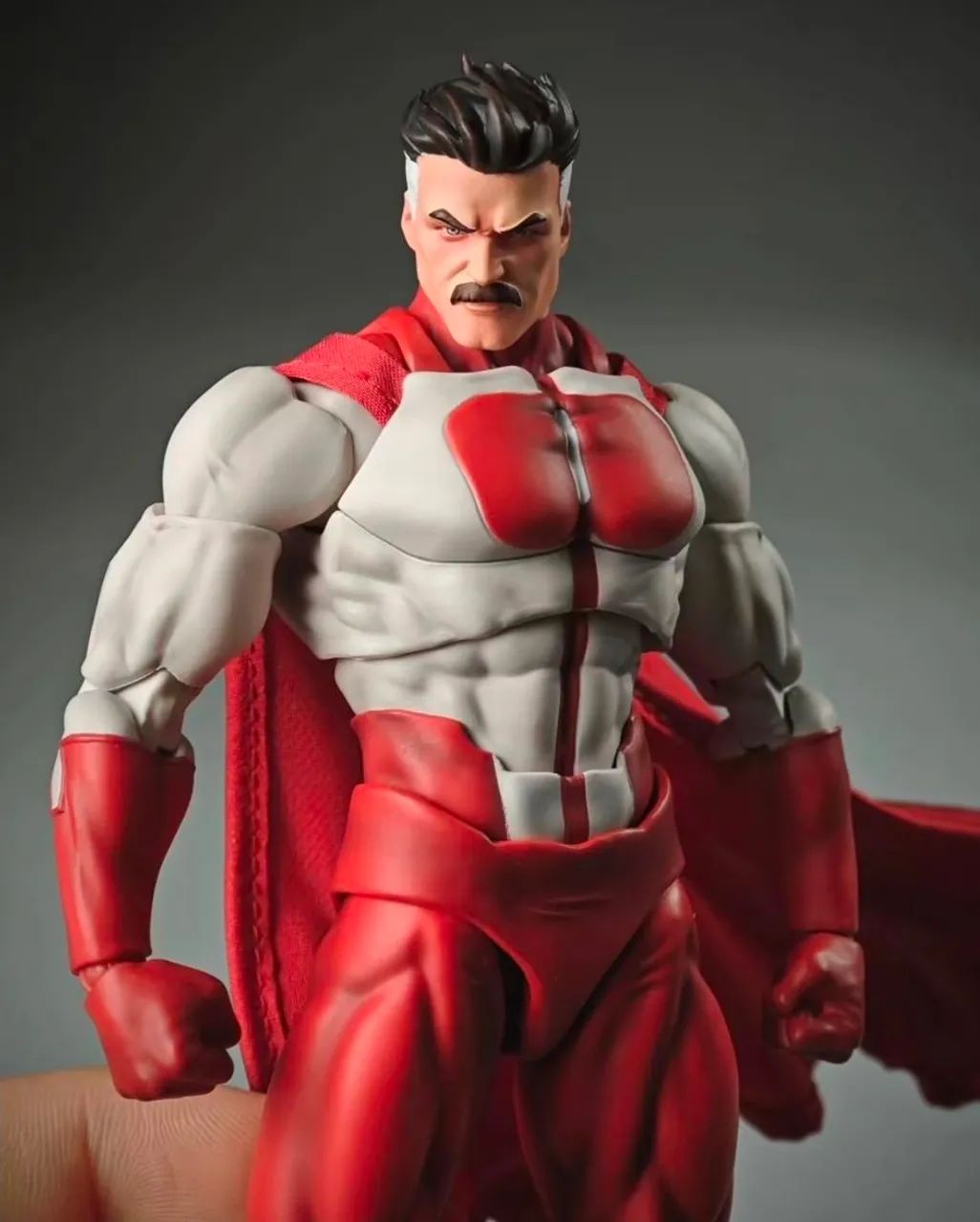 Invencible Nolan Greyson 1/12 Zoomrig Myaliendad