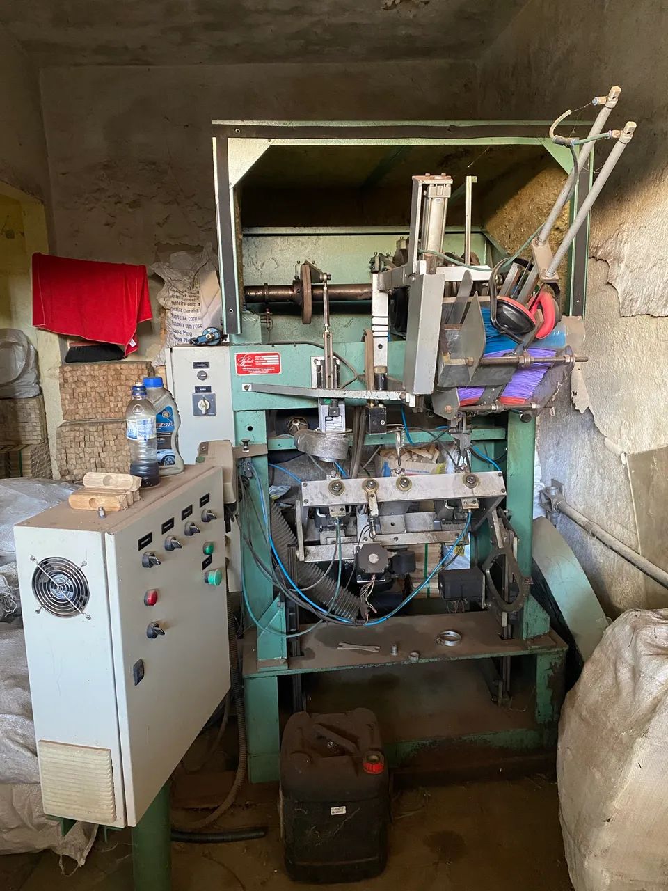 Máquina tufadeira automática para vassouras - Foto 4