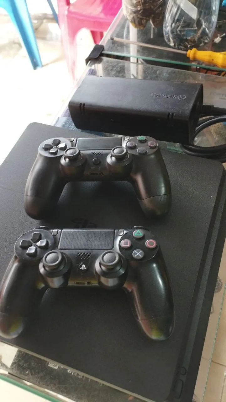 PlayStation 4 slim 